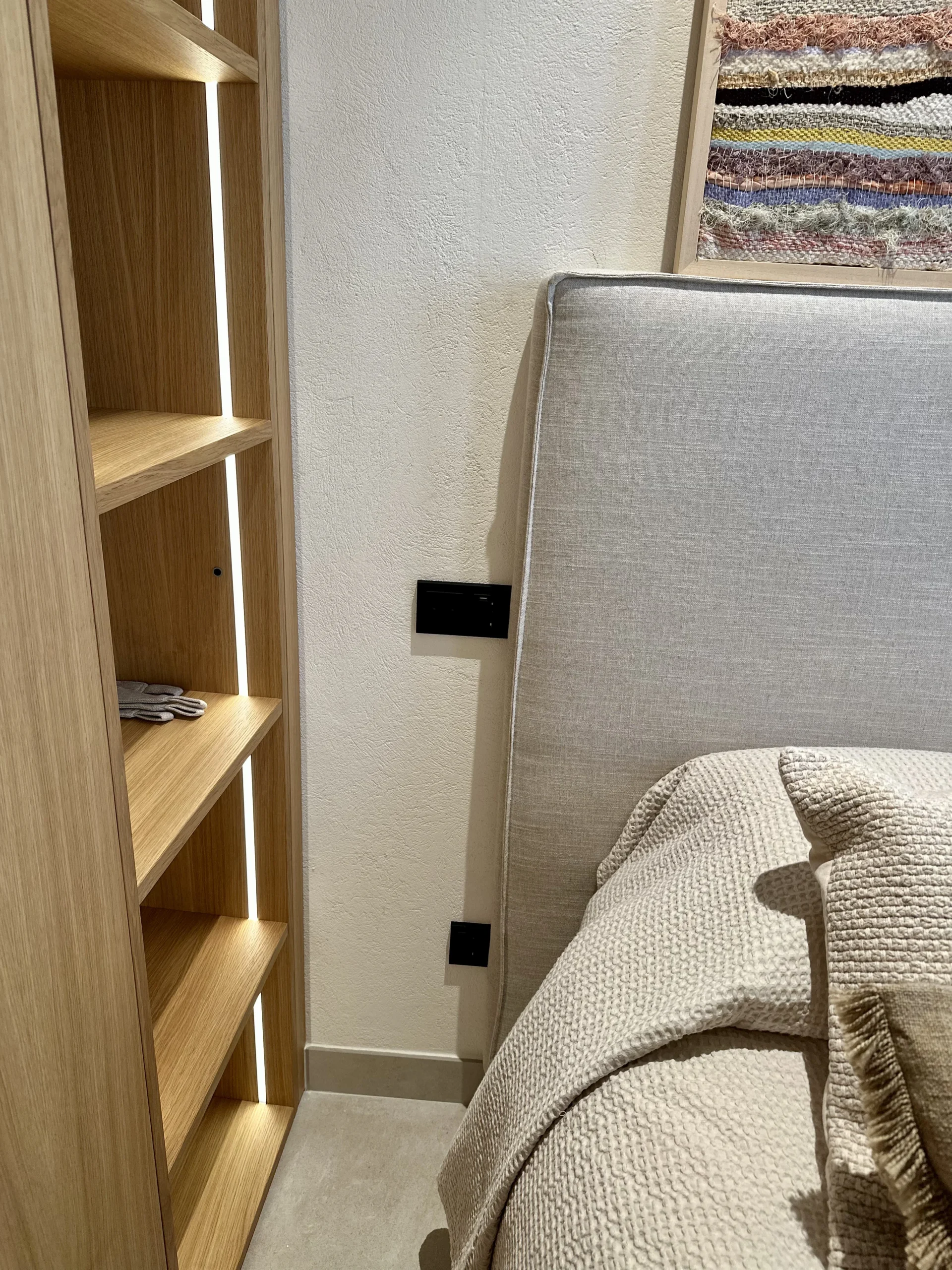 Cocina rattan con vigas de madera natural